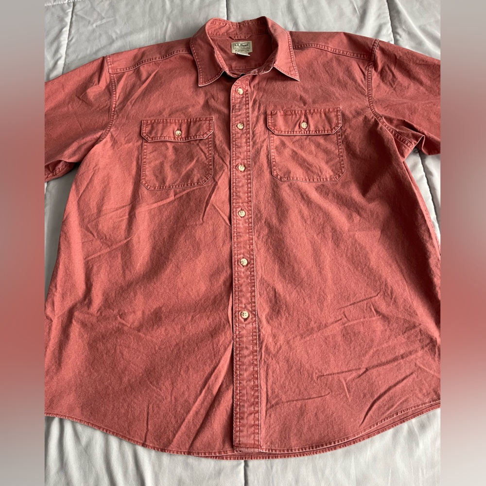 LL Bean mens short sleeve button up shirt size XL traditional fit salmon color